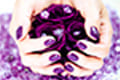 Avoir de beaux ongles violets en semi-permanent ou vernis gel